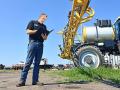Kyle Eisenmann, a service technician for Butler Ag, in Fremont, Nebraska, does a 360-degree walk-around with a notebook to record issues, Image by Jim Patrico